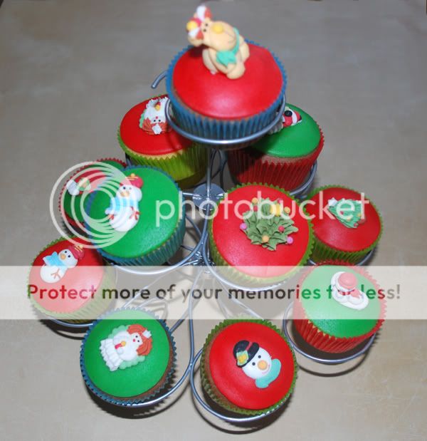 http://i539.photobucket.com/albums/ff357/brendavda/CC045cupcakeskerst.jpg