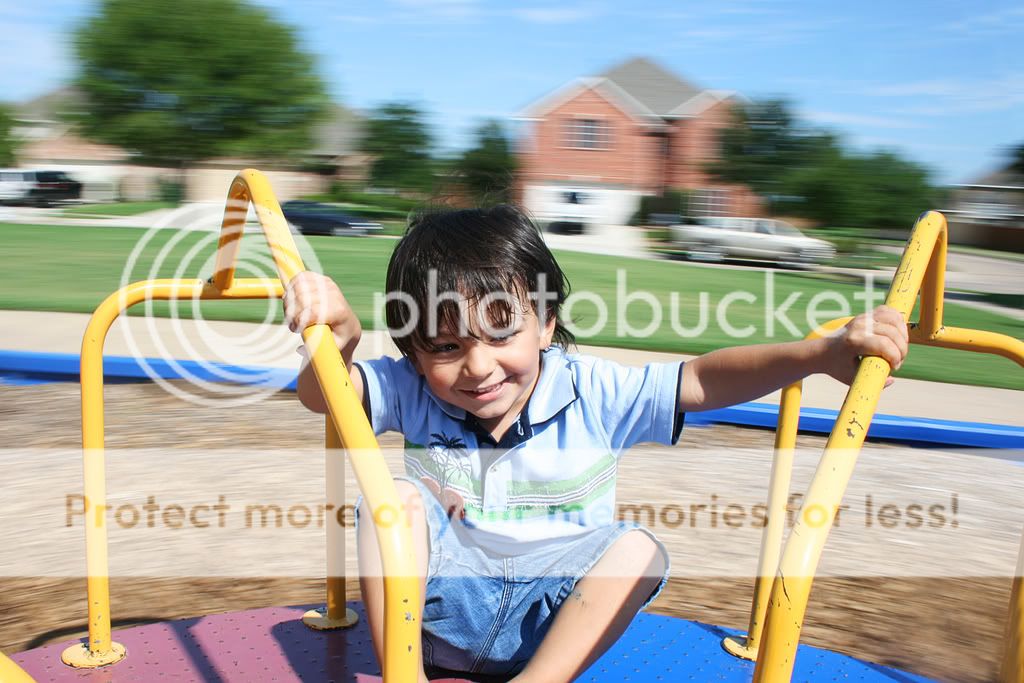 IMAGE: http://i539.photobucket.com/albums/ff357/davidsr84/Aidan3Web.jpg